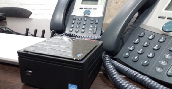 IP-телефоны, GSM-шлюзы, гарнитуры и иное оборудование для IP-телефонии.